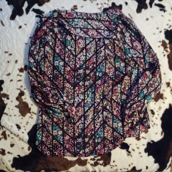 CANDIES, MID SLEEVE SHIRT, BUTTON SLEEVES, SIZE LARGE. - Picture 3 of 4